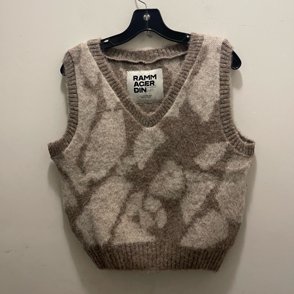 RAMM ACER DIN Icelandic Wool Sweater Vest - Picture 2 of 5